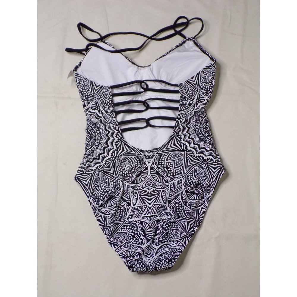 LA BLANCA Medallion Print One Piece Swimsuit Black & White 8 NEW - Picture 6 of 6